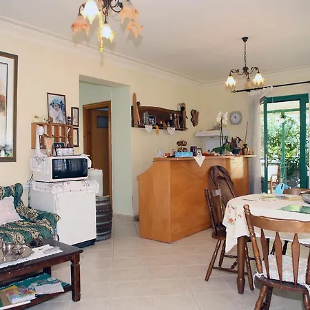 Lenia Apart-hotel 2*
