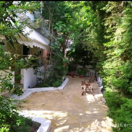 Lenia 2* Kalamitsi (Lefkada)