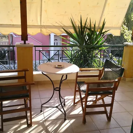 雷尼亚公寓式酒店 公寓式酒店 Kalamítsi